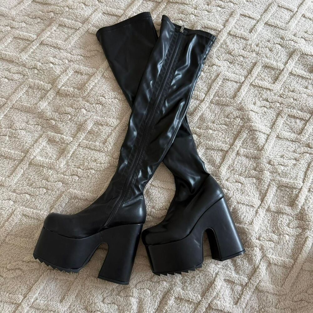 Lamoda Women's Black Boots - Size 6